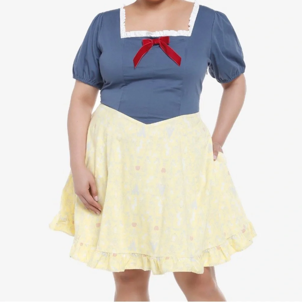 Her Universe Disney Snow White And The Seven Dwarfs Sweetheart Dress Plus Size‎